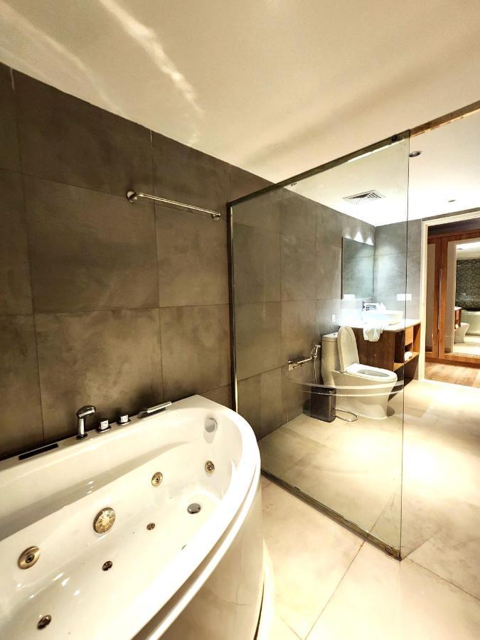 Zo Amalthea Hotel Patong Exterior foto